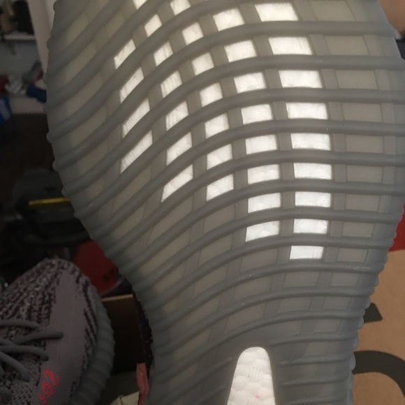 Brand new yeezy boost 350 %100 REAL - Picture 3 of 4